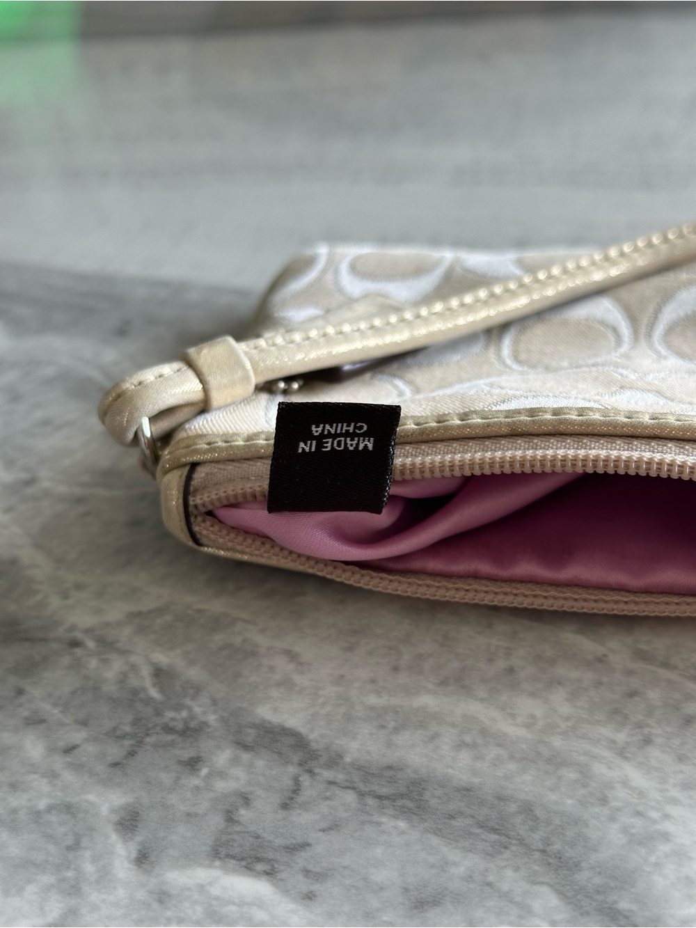 Coach Poppy Signature Jacquard Heart Wristlet - Picture 6 of 8